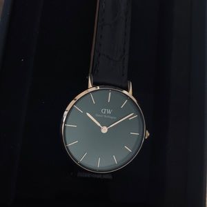 Daniel Wellington Petite Reading
